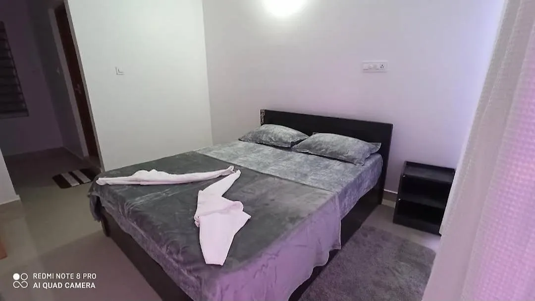Pepper Cennet Inn Pīrmed الهند